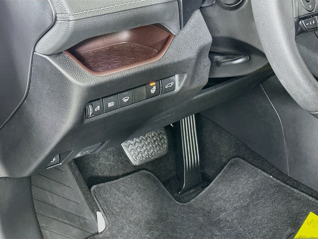 Thumbnail: 2020 Toyota RAV4 - 10