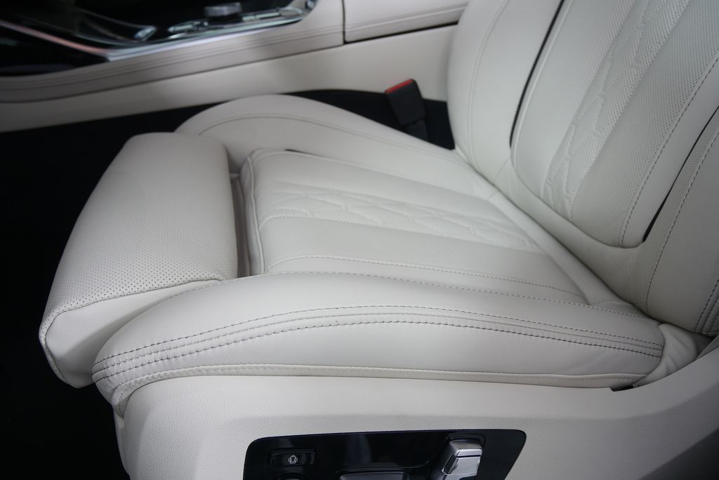 Thumbnail: 2026 BMW X7 - 10