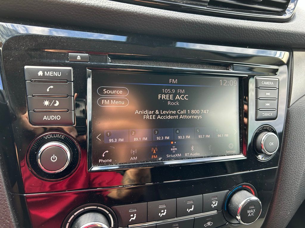 Thumbnail: 2020 Nissan Rogue Sport - 23