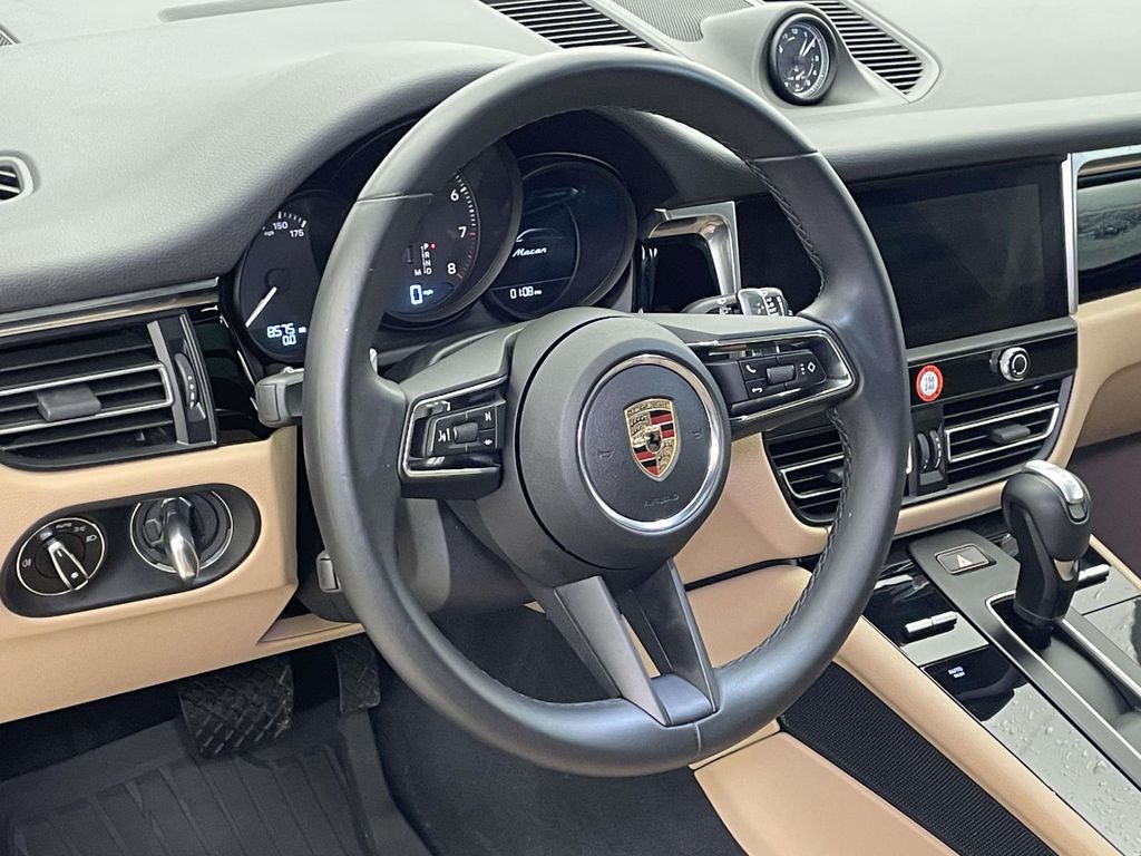 2025 Porsche Macan - 3