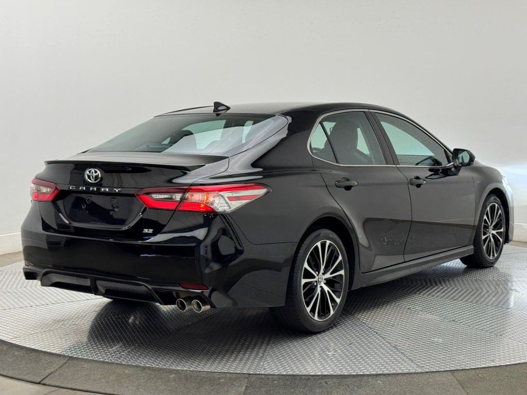 2019 Toyota Camry SE 9