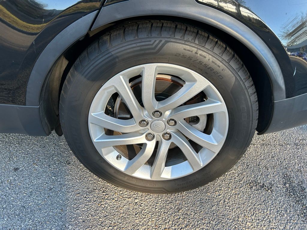 Thumbnail: 2018 Land Rover Discovery - 9