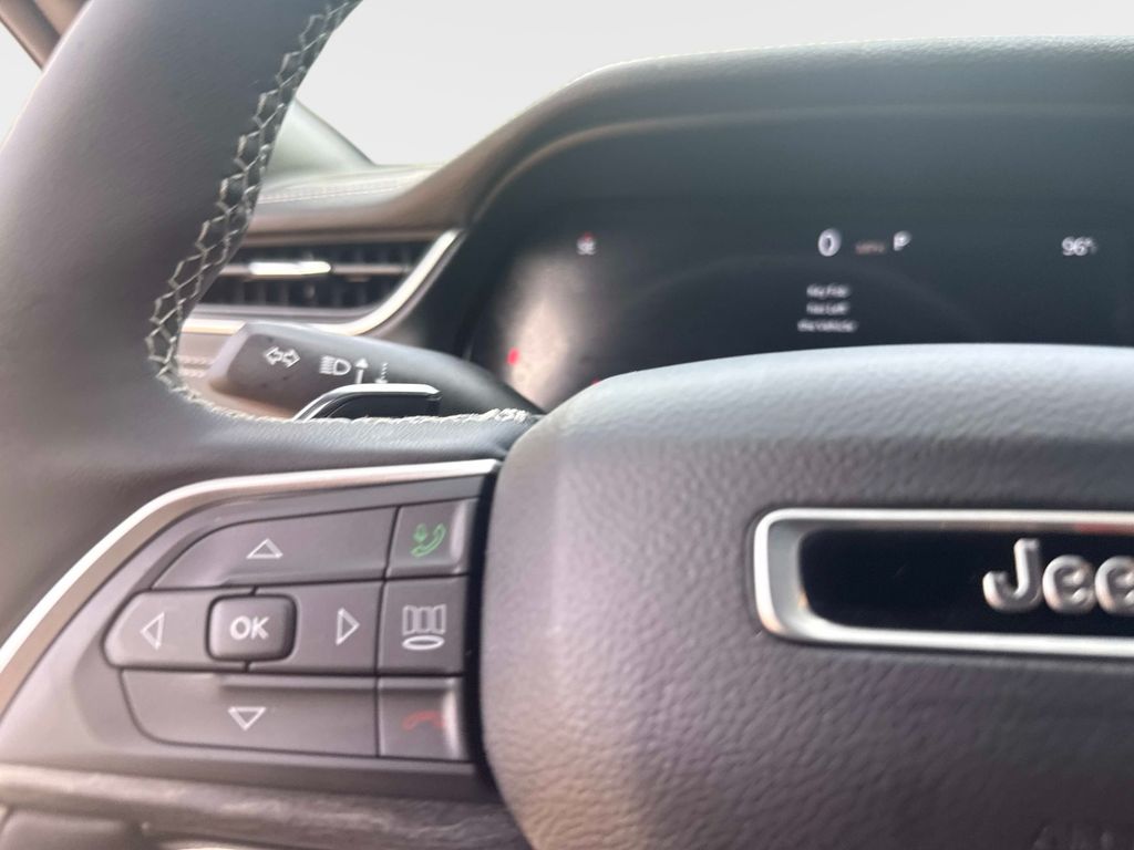 Used 2025 Jeep Grand Cherokee SUV