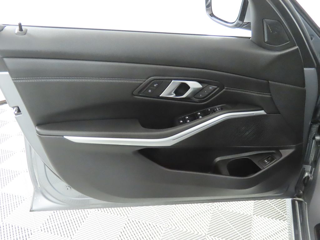 Thumbnail: 2024 BMW 3 Series - 28