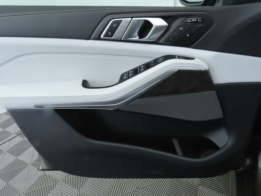 Thumbnail: 2026 BMW X7 - 26