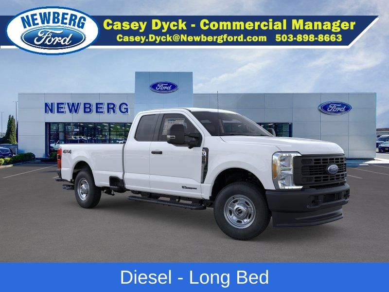 Oxford White 2025 Ford F-250 Super Duty Pickup Truck Four-Wheel Drive Automatic
