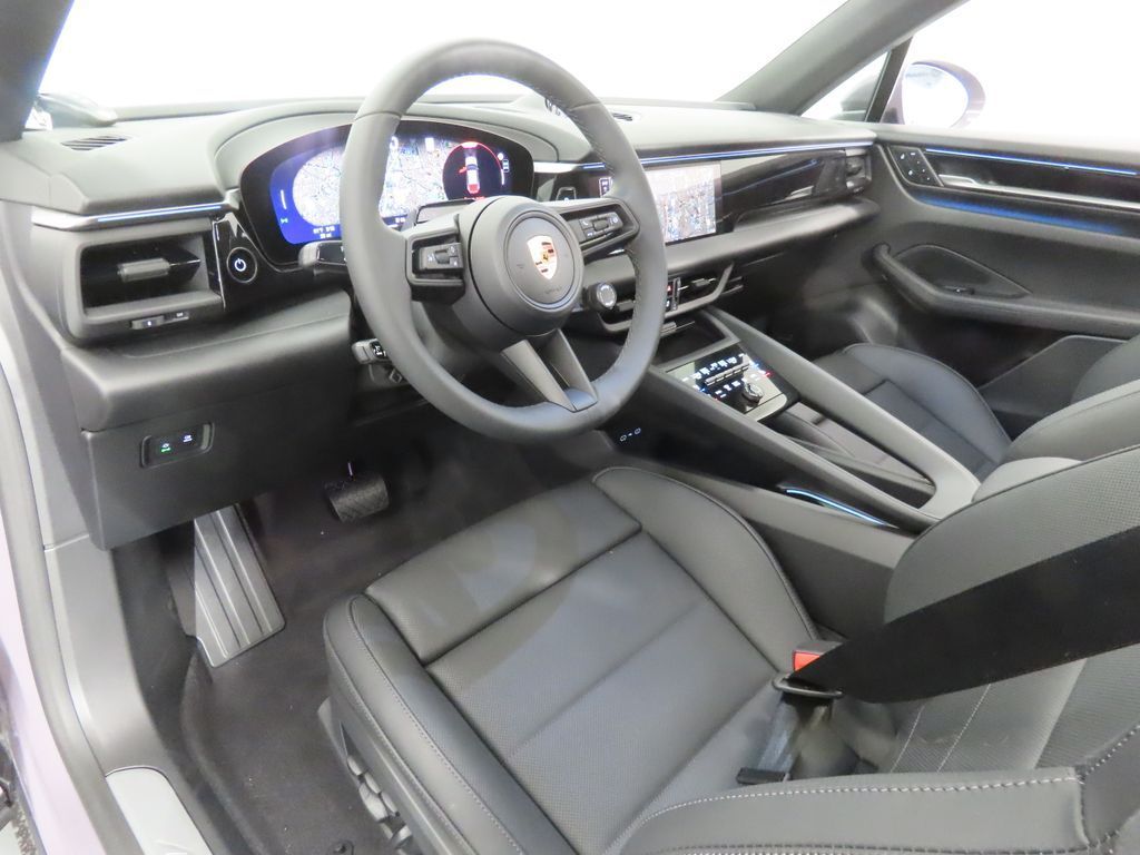 Thumbnail: 2026 Porsche Macan - 4