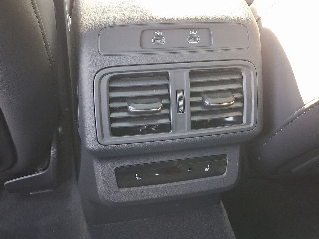 Thumbnail: 2025 Audi SQ5 - 11