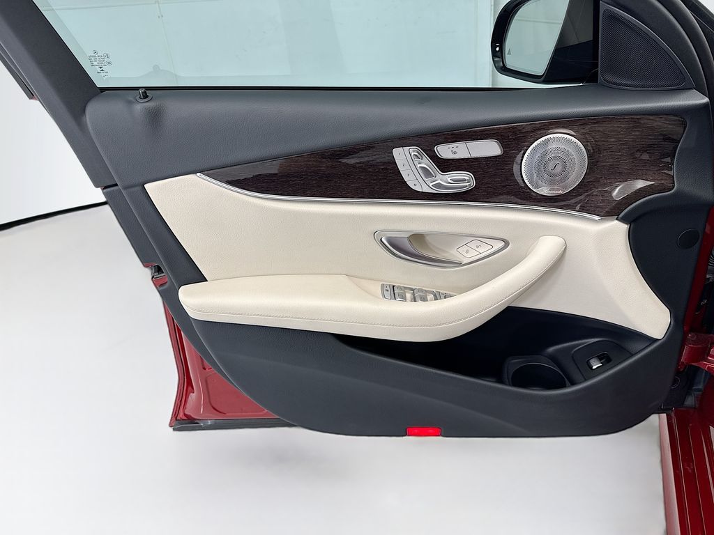 Thumbnail: 2022 Mercedes-Benz E-Class - 23