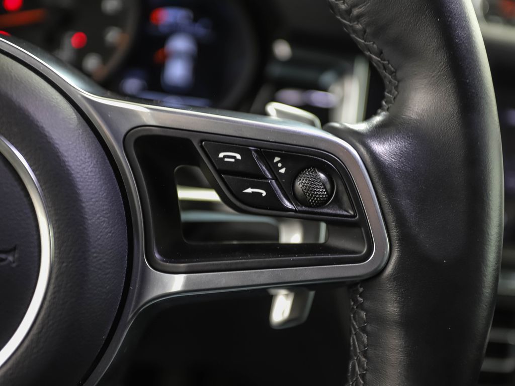 Thumbnail: 2020 Porsche Macan - 13