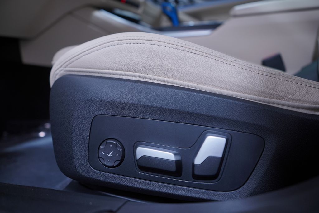 Thumbnail: 2023 BMW i4 - 18