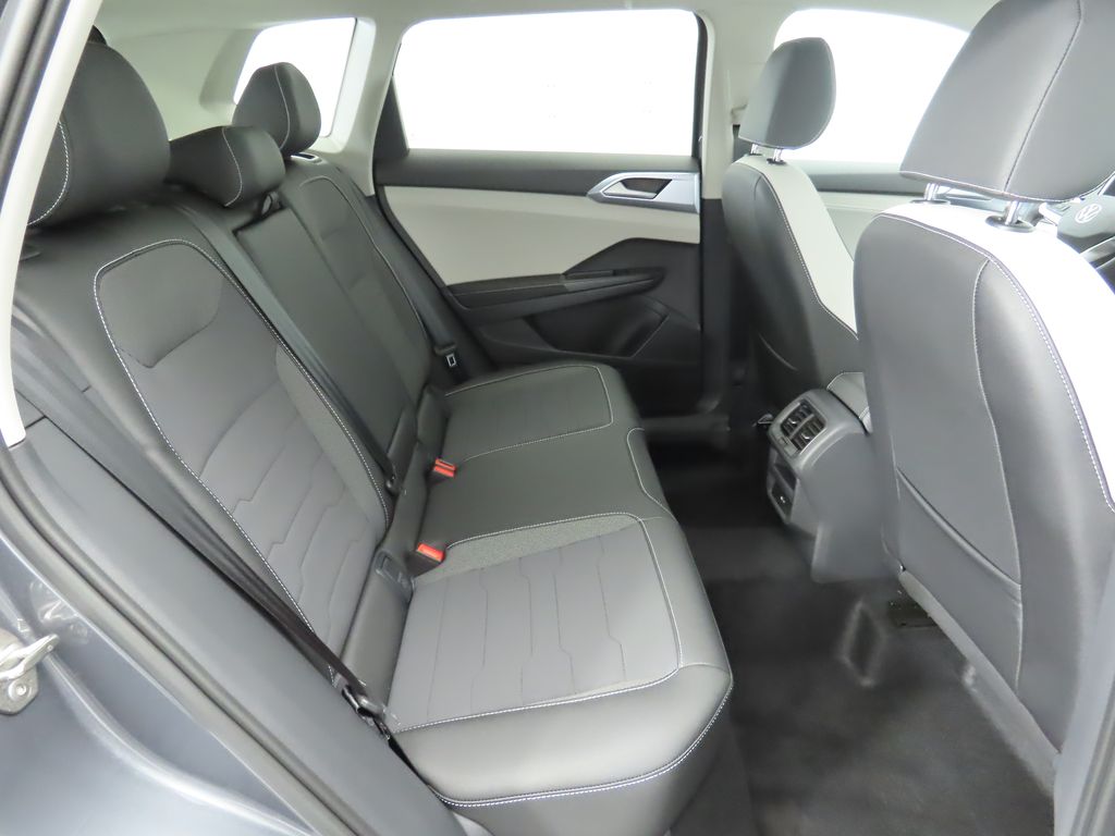 2025 Volkswagen Taos SE 23