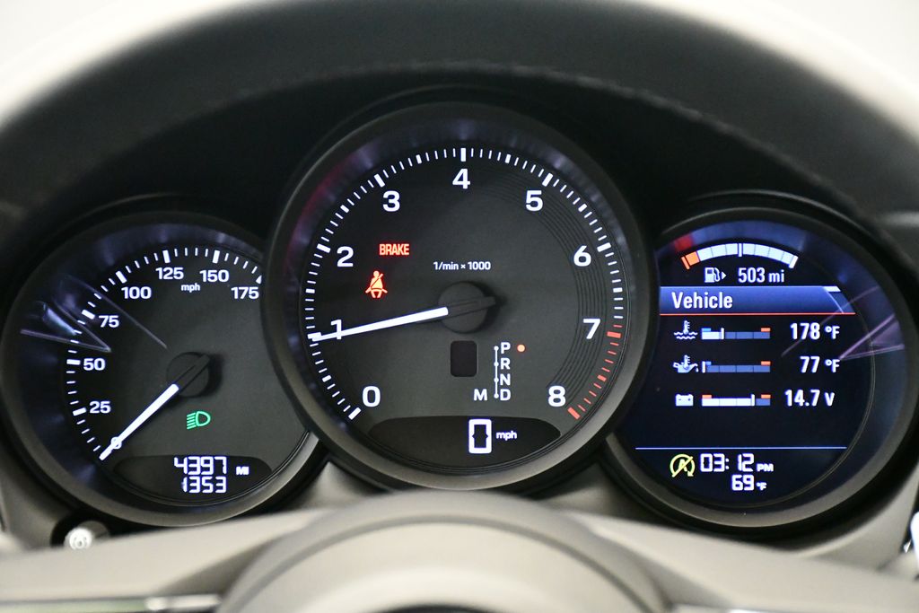 2025 Porsche Macan  29