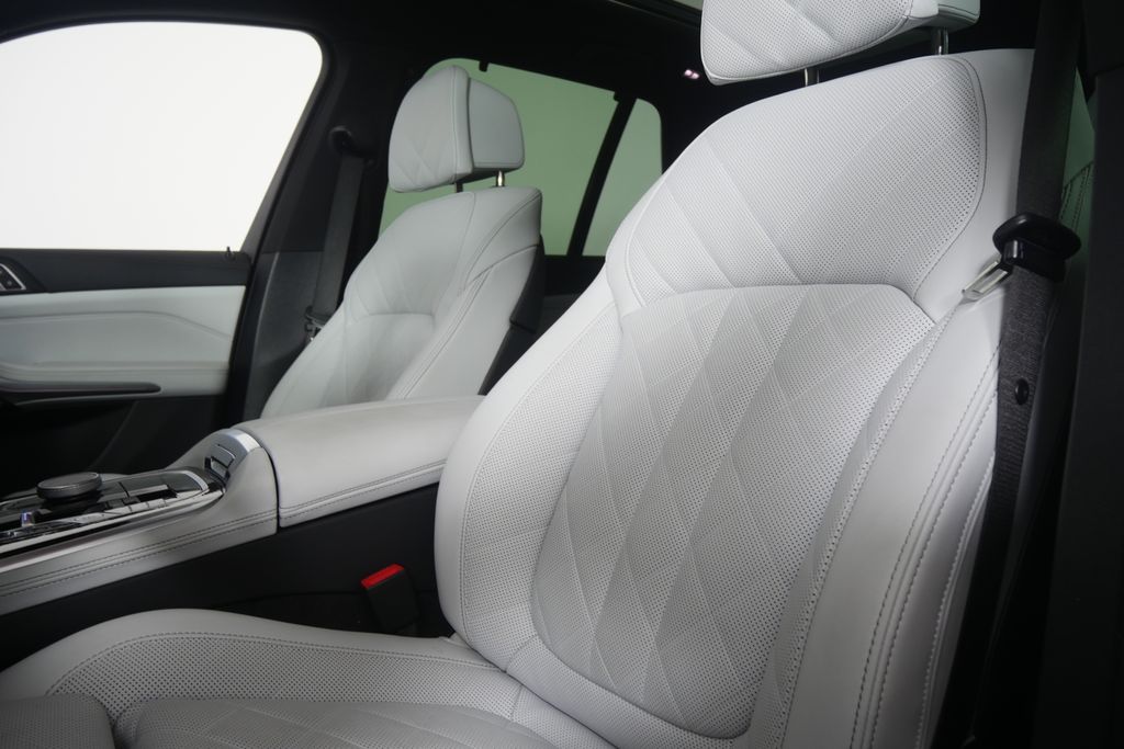 Thumbnail: 2026 BMW X5 - 10