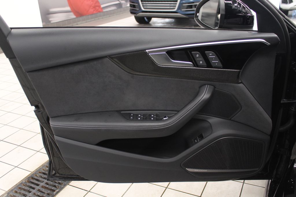 Thumbnail: 2023 Audi S4 - 14