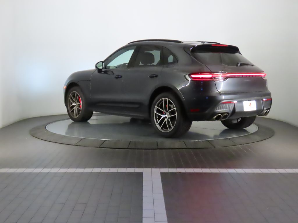 Thumbnail: 2023 Porsche Macan - 3