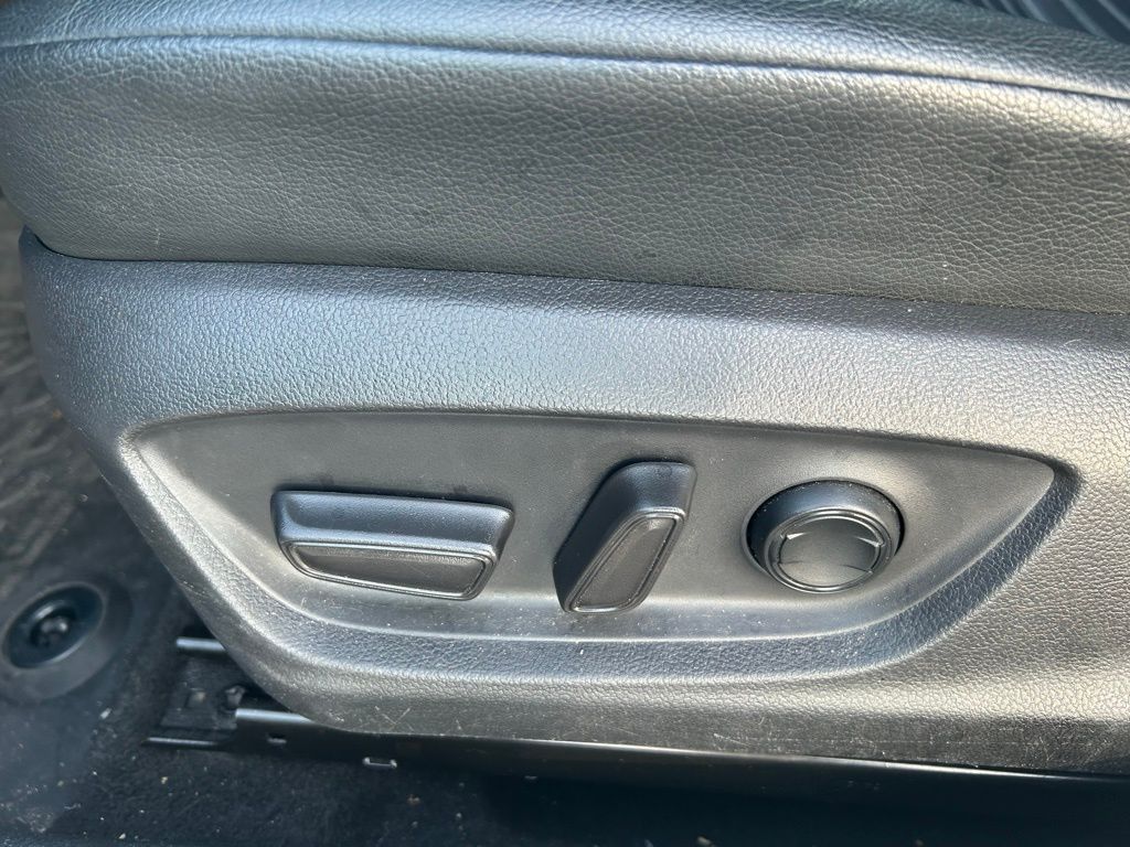2021 Toyota Camry SE 22