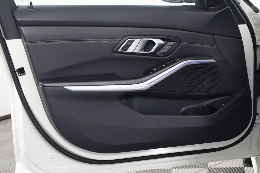 Thumbnail: 2019 BMW 3 Series - 12