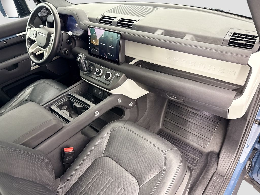 Thumbnail: 2022 Land Rover Defender - 16