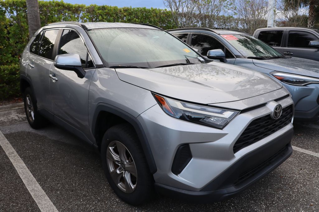 2022 Toyota RAV4 XLE 6