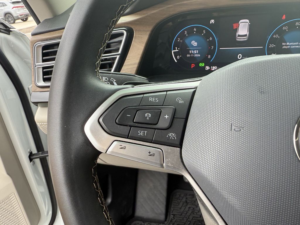 2024 Volkswagen Atlas 2.0T SE w/Technology White at DeMontrond Gulf Freeway