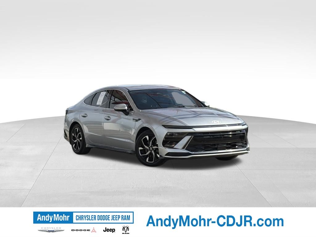 Silver 2025 Hyundai Sonata Sedan Front-Wheel Drive 8-Speed Automatic