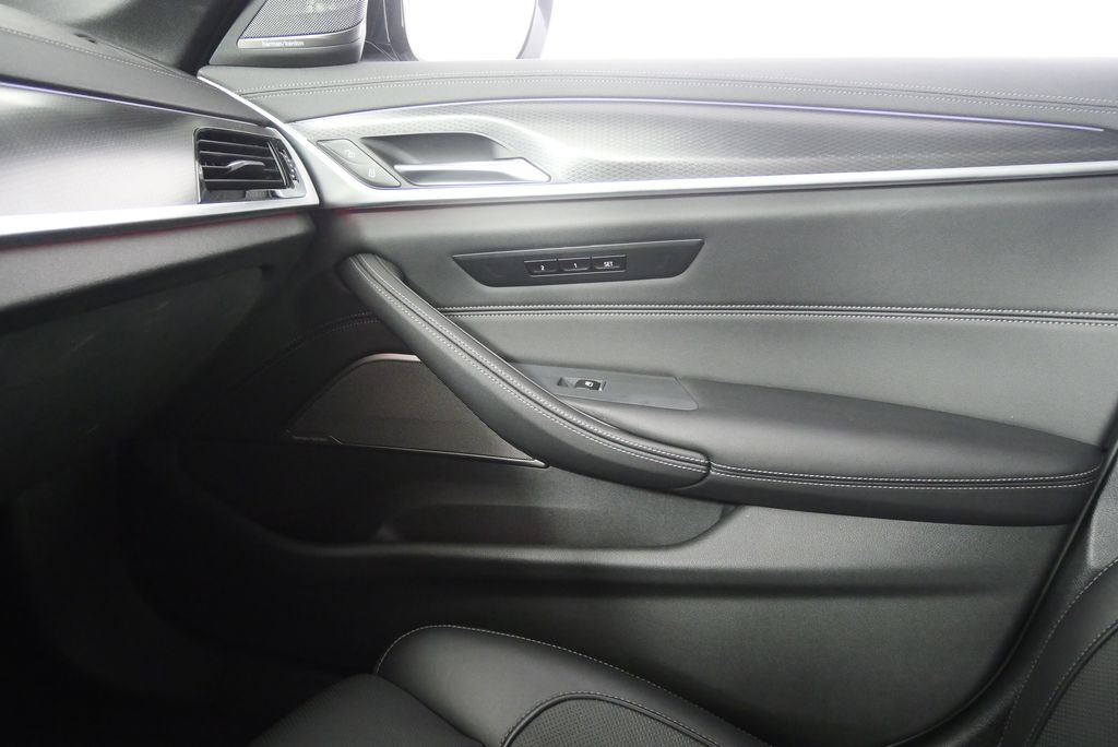 Thumbnail: 2021 BMW 5 Series - 31
