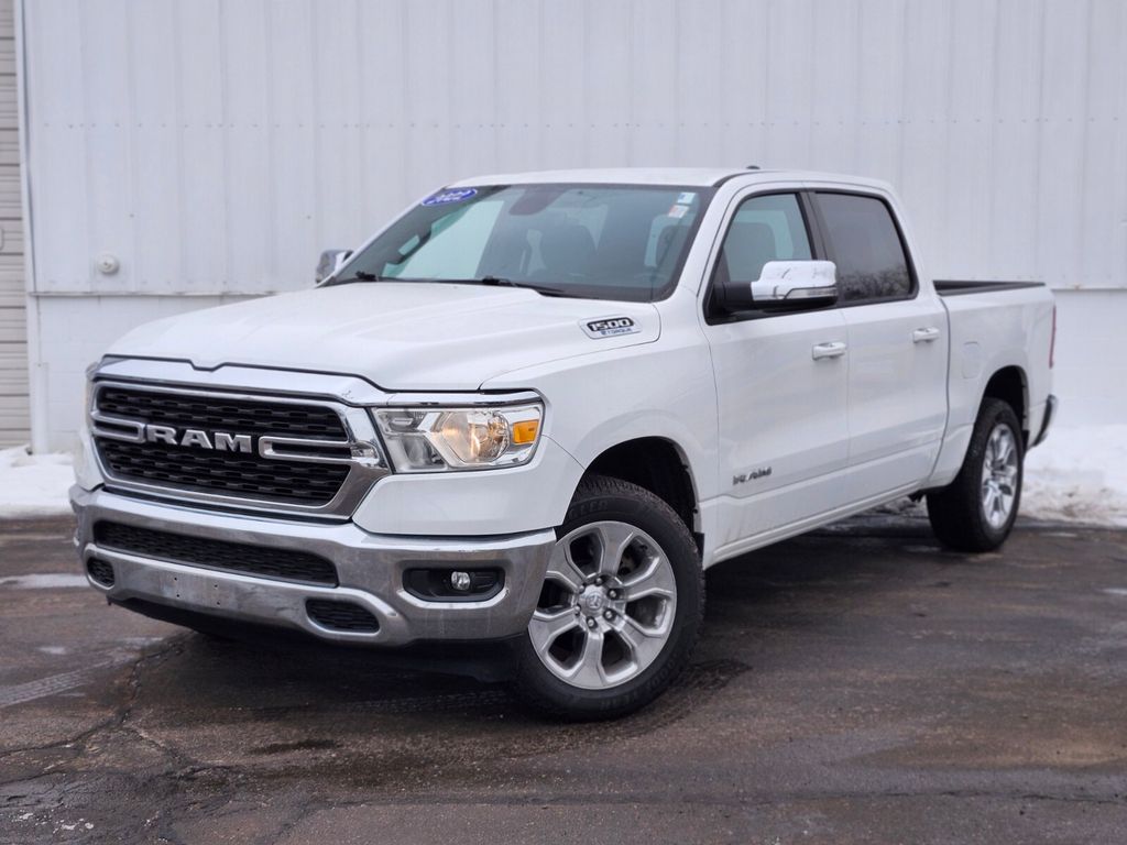 2022 RAM 1500 Big Horn Crew Cab 4WD Blanco (Bright White Clearcoat) Camioneta Todo terreno 8 velocidades Automática