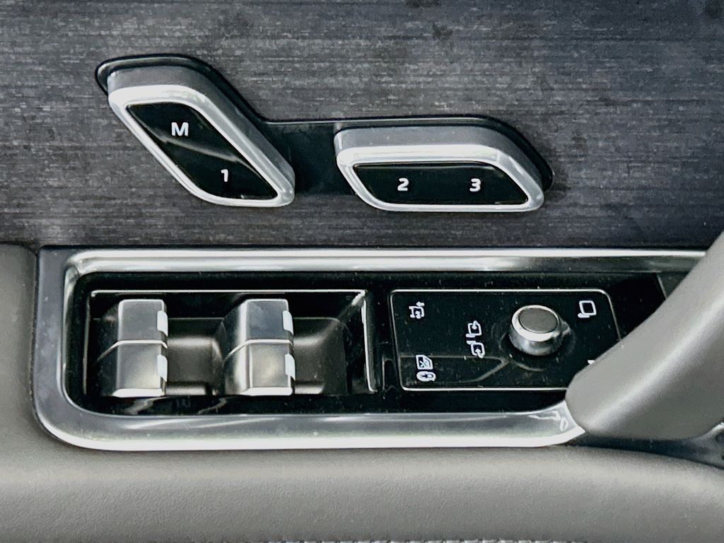 Thumbnail: 2026 Land Rover Range Rover - 22