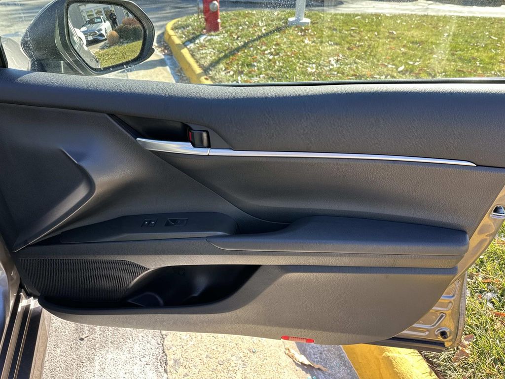 Thumbnail: 2024 Toyota Camry - 19