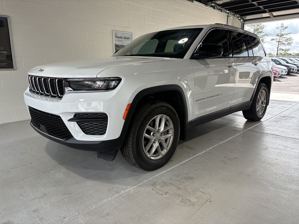 2025 Jeep Grand Cherokee Laredo 4WD