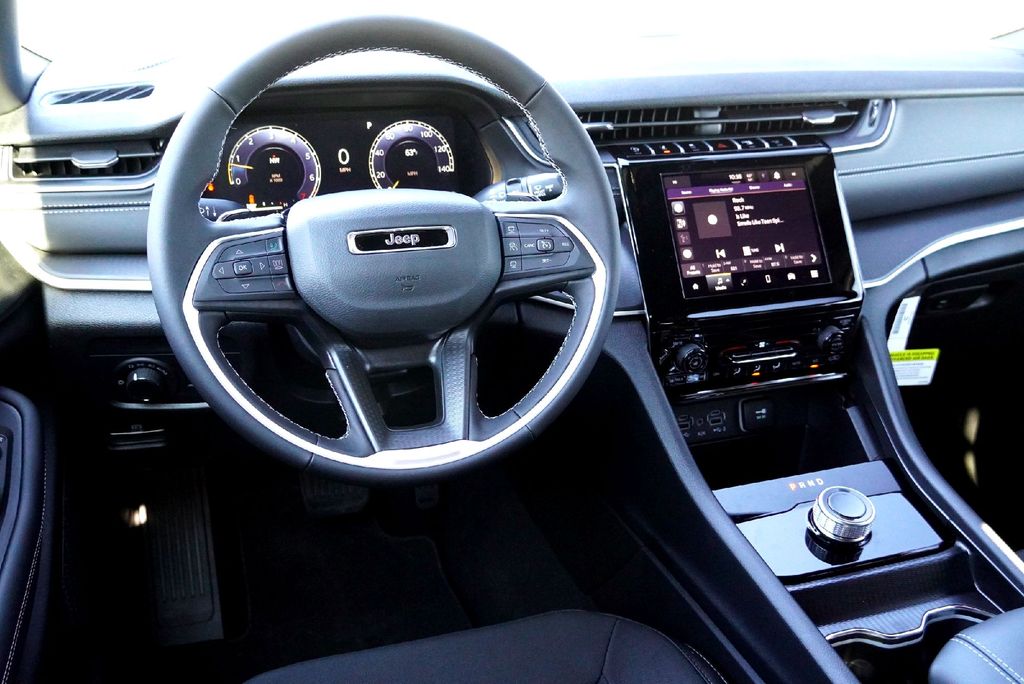 New Car 2025 Jeep Grand Cherokee  Laredo For Sale Under $35,000 In Taylor, Texas