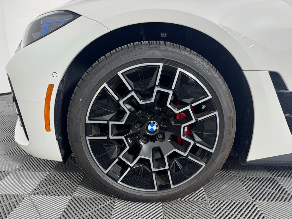 Thumbnail: 2025 BMW i4 - 9