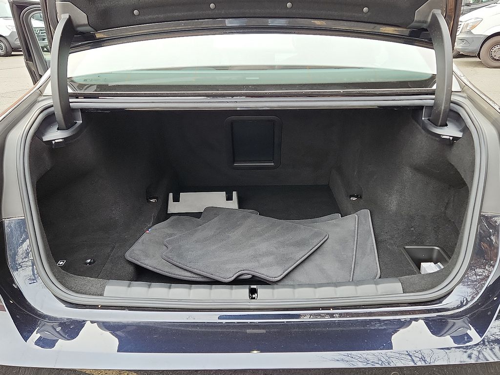 Thumbnail: 2024 BMW 7 Series - 28