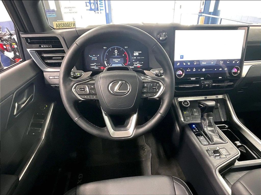 2024 Lexus GX — photo 18