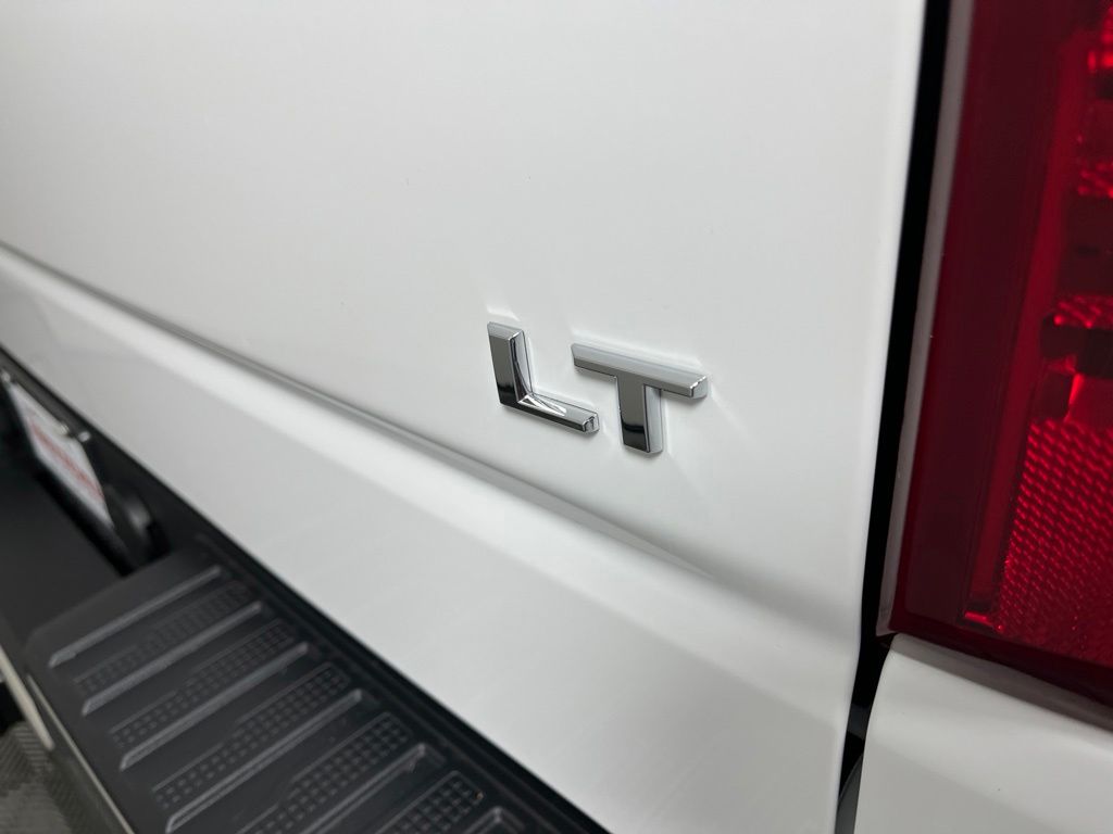 Thumbnail: 2026 Chevrolet Silverado 1500 - 21