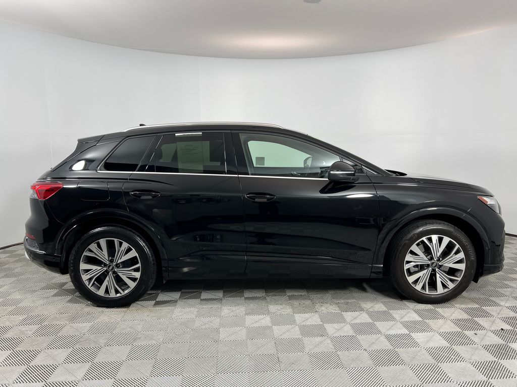 Thumbnail: 2023 Audi Q4 e-tron - 6