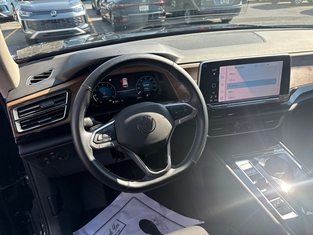 2024 Volkswagen Atlas 2.0T SE w/Technology Black at South Hills CDJR