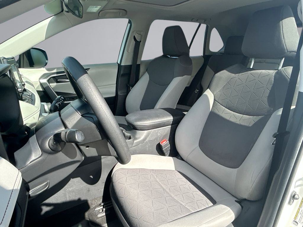 Thumbnail: 2021 Toyota RAV4 - 28