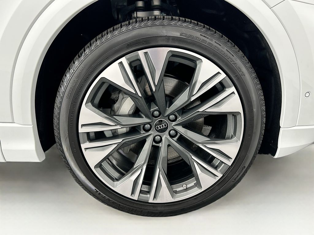 Thumbnail: 2026 Audi Q8 - 31