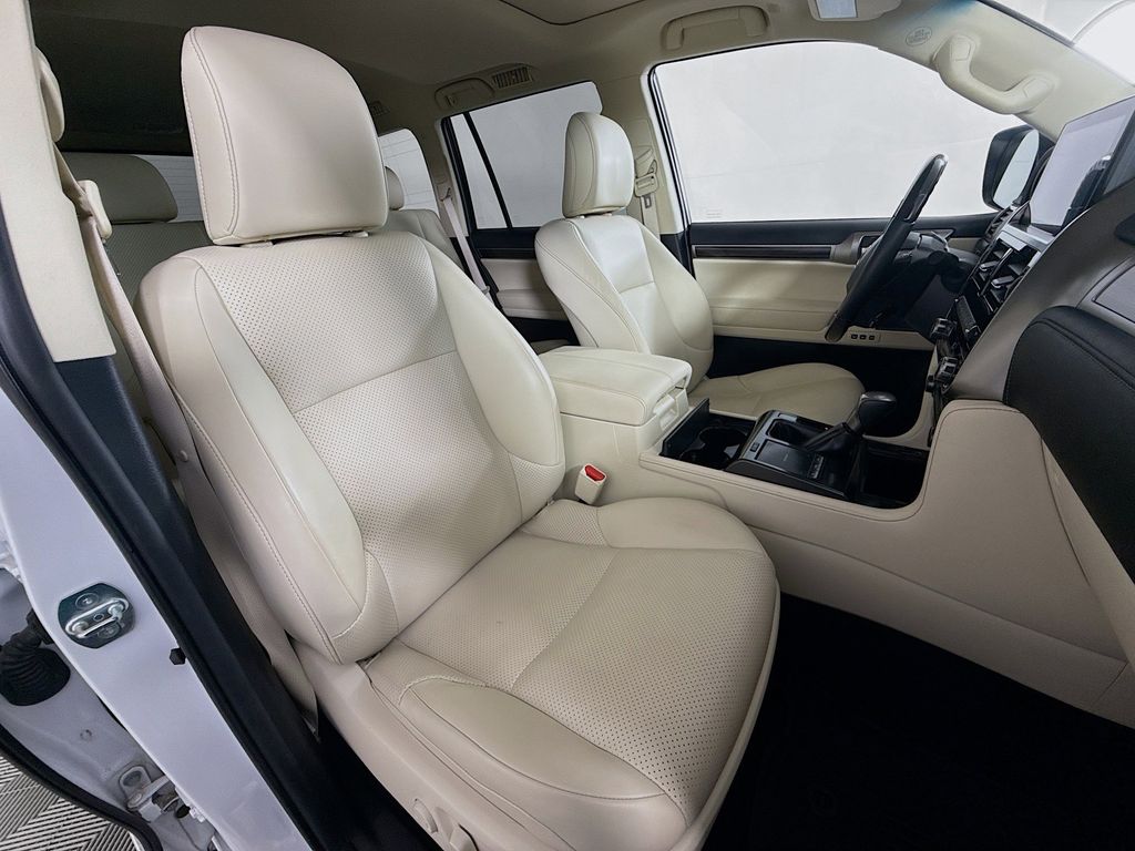 Thumbnail: 2022 Lexus GX - 29