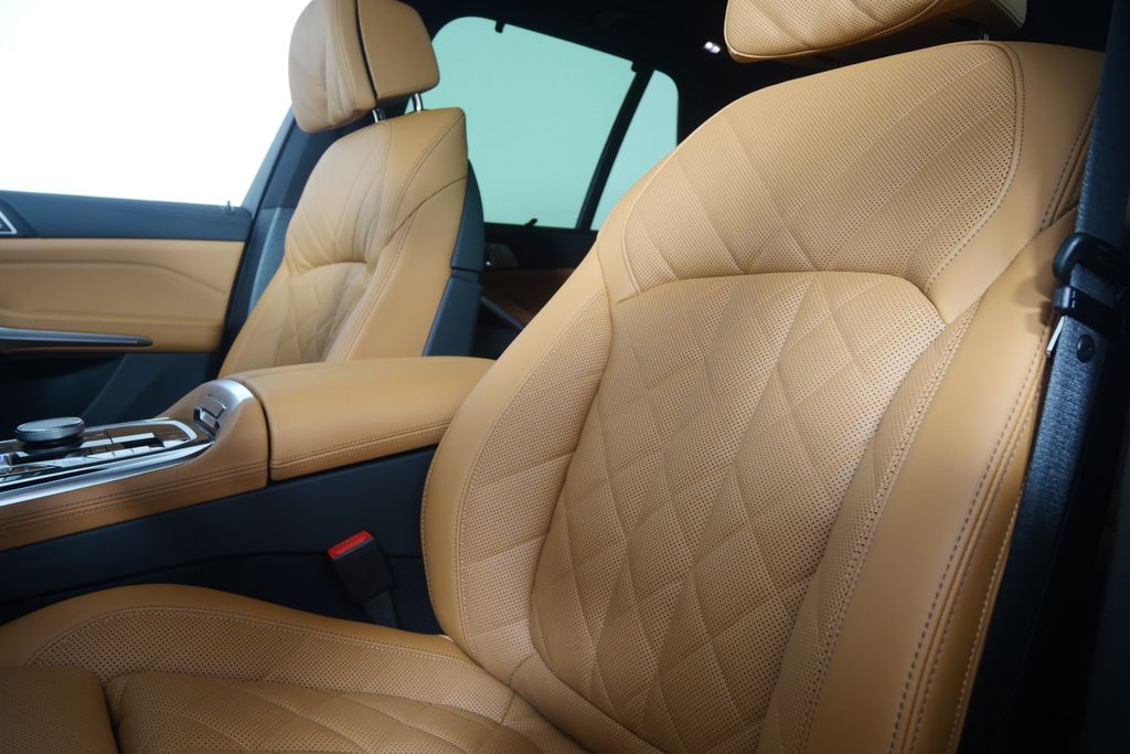 Thumbnail: 2026 BMW X5 - 10