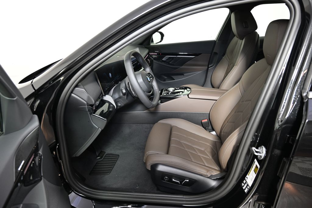 Thumbnail: 2025 BMW 5 Series - 14