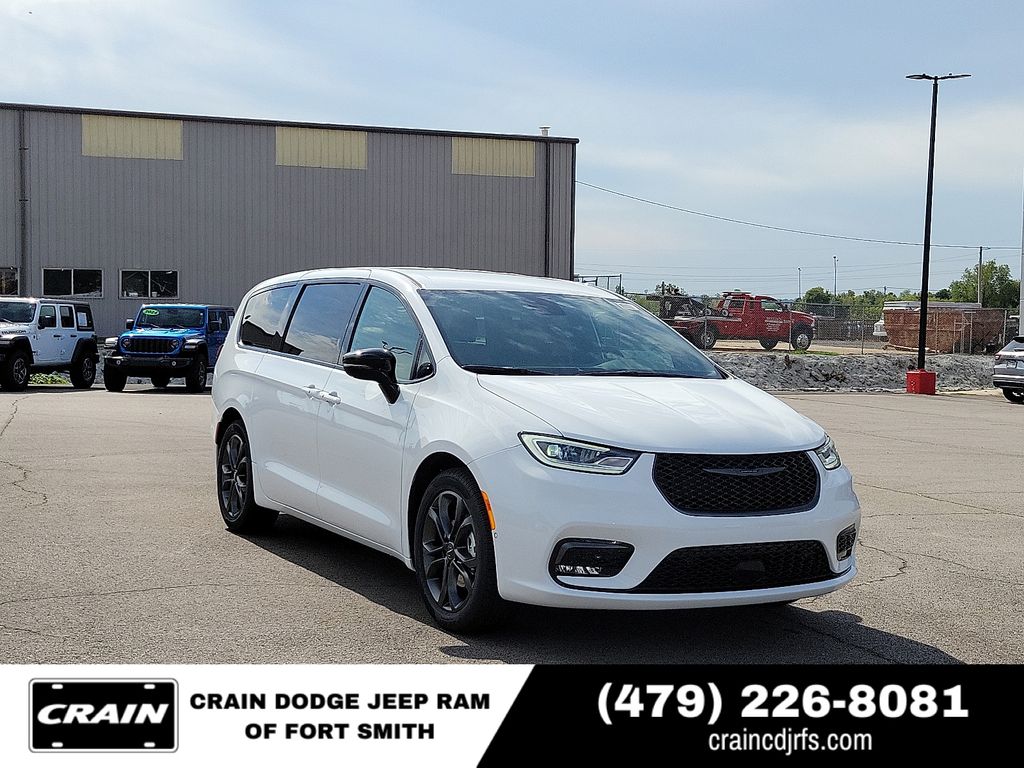 Bright White Clearcoat 2026 Chrysler Pacifica Minivan Front-Wheel Drive 9-Speed Automatic