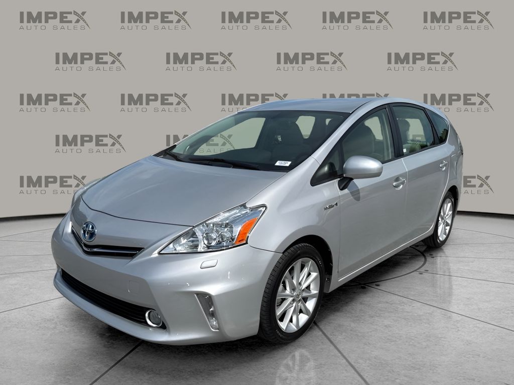 2014 Toyota Prius v Five's photo