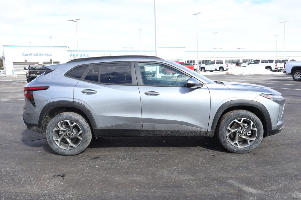 Thumbnail: 2026 Chevrolet Trax - 9