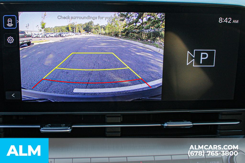 Used 2025 Black Hyundai SEL image 28