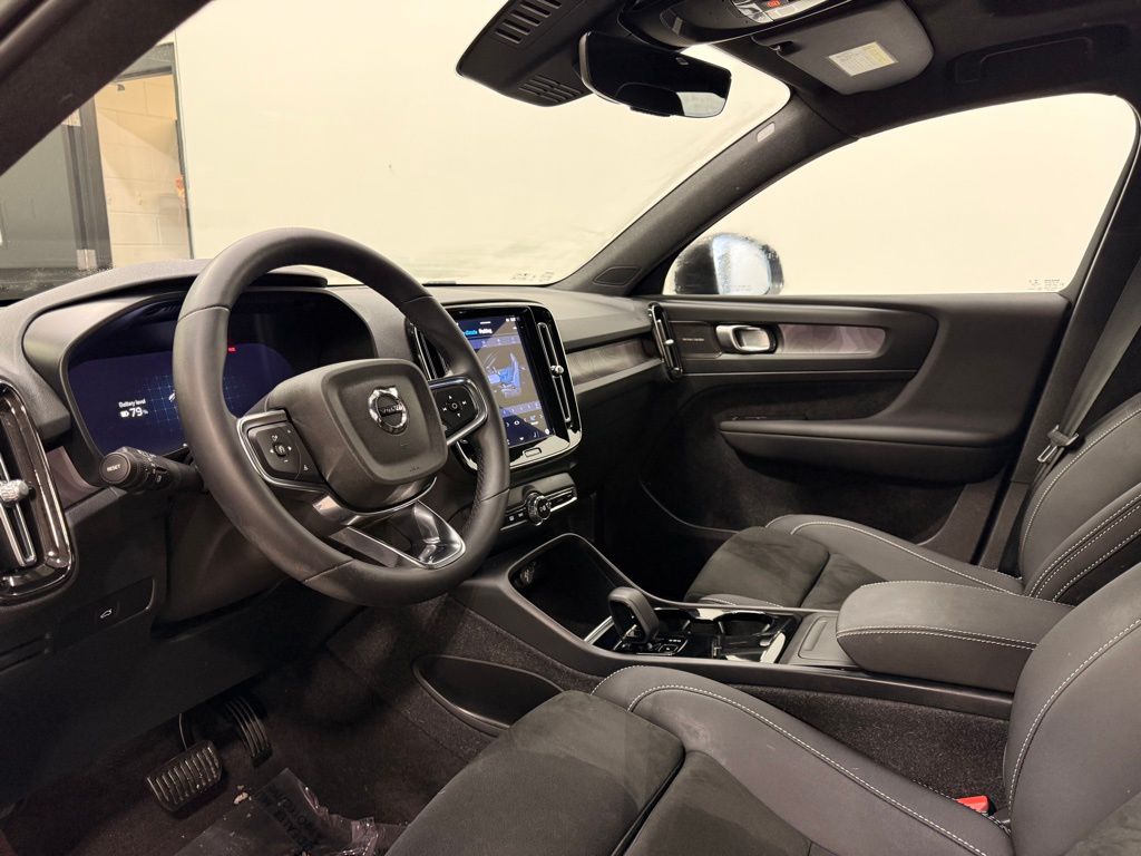 Thumbnail: 2023 Volvo XC40 - 11