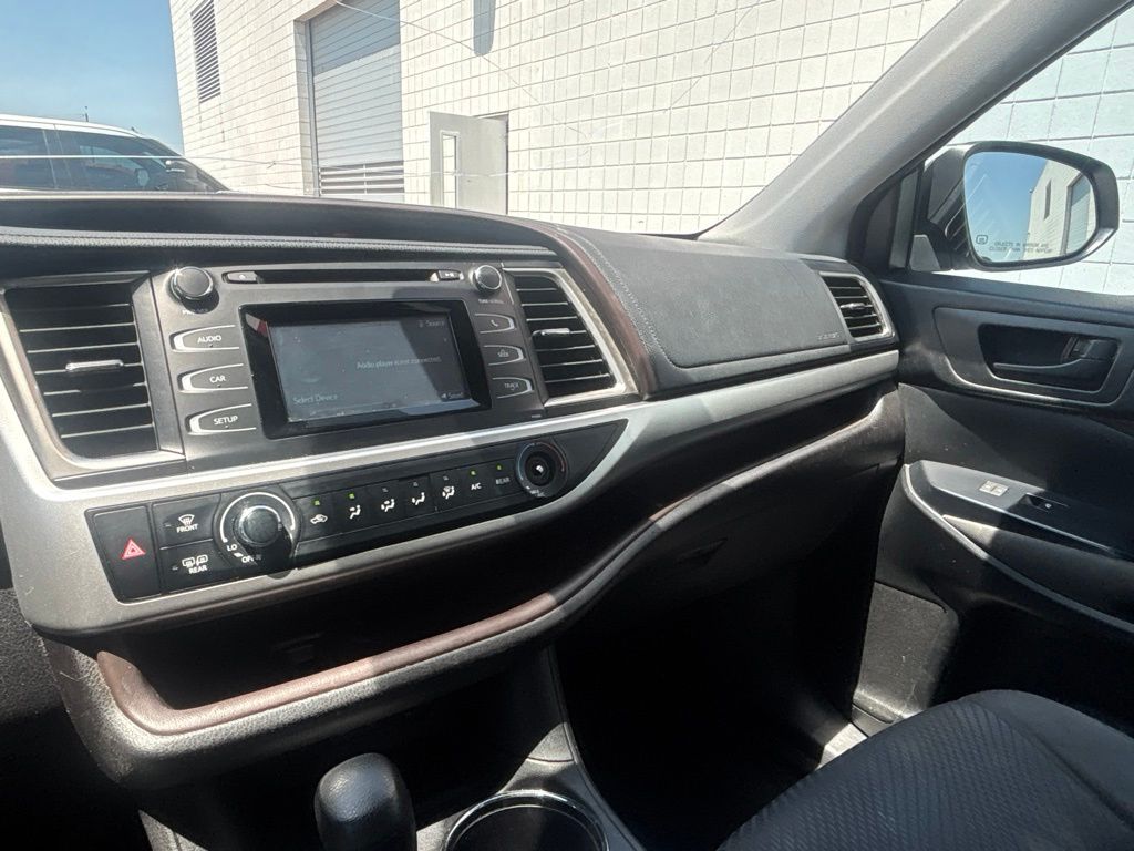 Used 2017 Toyota Highlander SUV