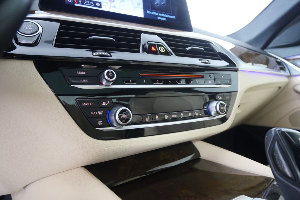 Thumbnail: 2019 BMW 5 Series - 23
